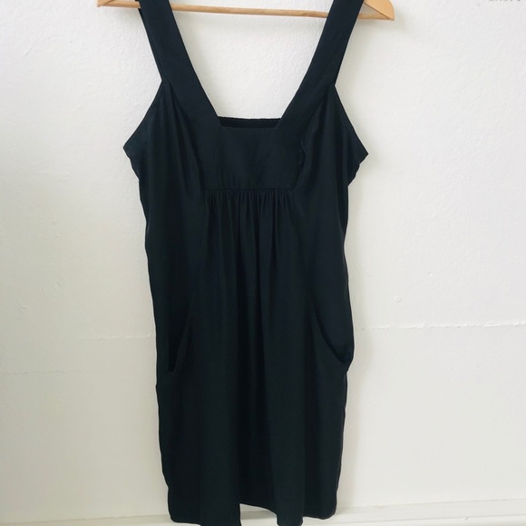 Alice and Trixie Black Silk Dress with Pockets 🖤 - Picture 4 of 7